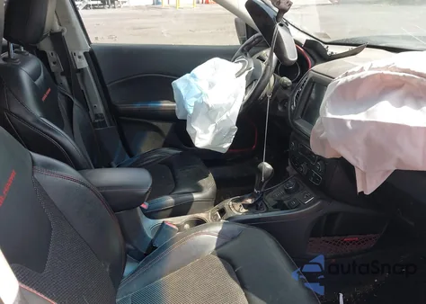 2020 Jeep Compass Trailhawk 4X4 z USA, uszkodzony, nr VIN 3C4NJDDB4LT171685